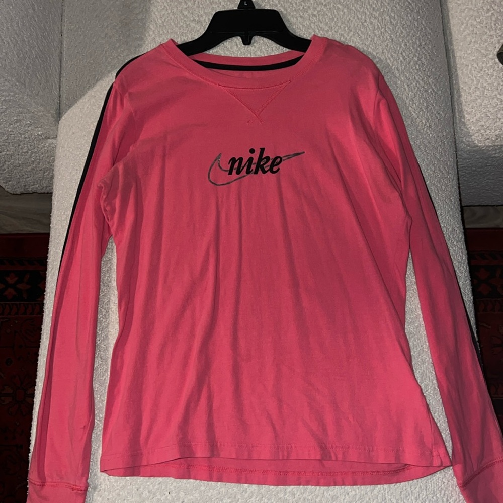 pink nike top
